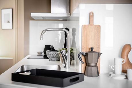 El apartamento del mes: sobriedad y elegancia en camel y rosa palo