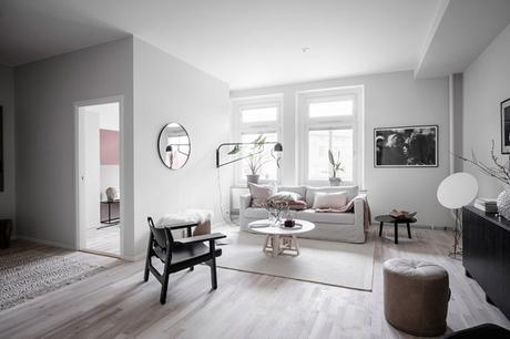 salón estilo minimalista en gris claro