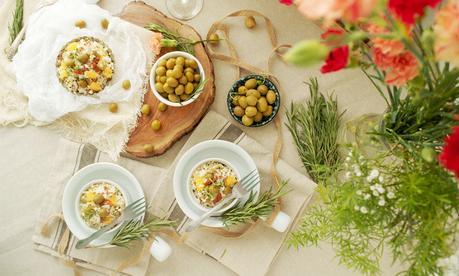 Cous cous de coliflor con aceitunas verdes y tomates secos Cous cous de coliflor con aceitunas verdes y tomates secos