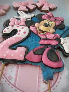 MINNIE DRIP CAKE
