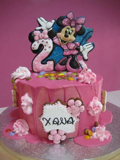 MINNIE DRIP CAKE