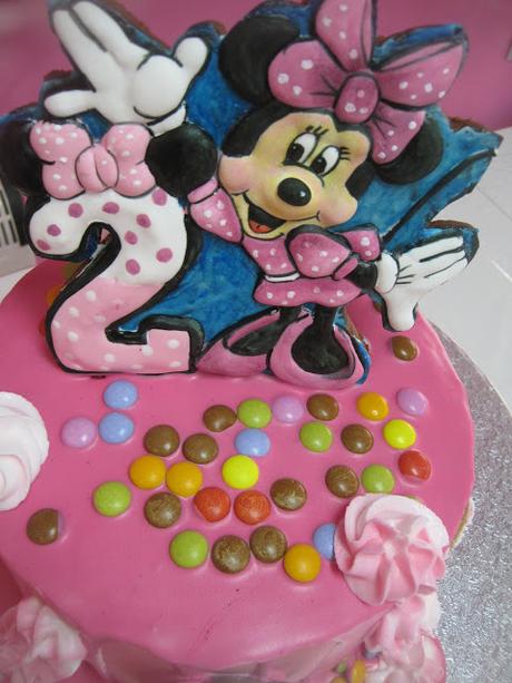 MINNIE DRIP CAKE