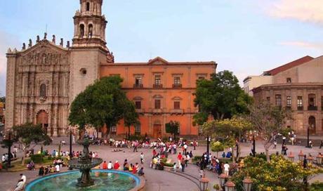 Denuncian uso de cantera falsa en obras de Plaza del Carmen