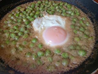 CHICHAROS A LA MALAGUEÑA (GUISANTES EN SALSA DE ALMENDRAS)