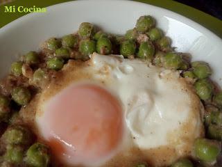 CHICHAROS A LA MALAGUEÑA (GUISANTES EN SALSA DE ALMENDRAS)