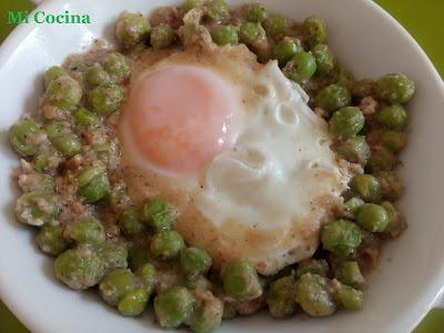 CHICHAROS A LA MALAGUEÑA (GUISANTES EN SALSA DE ALMENDRAS)