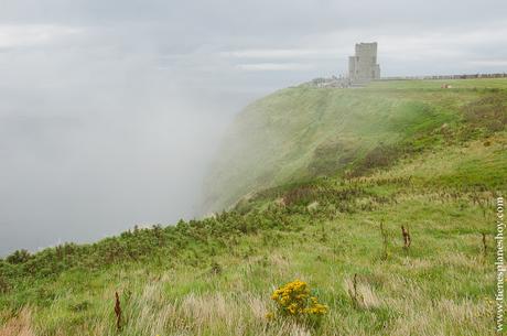 TOrre O'Brian Acantilados de Moher niebla Irlanda Condado Clare