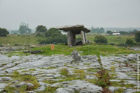 Poulnabrone Dolmen The Burren Irlanda