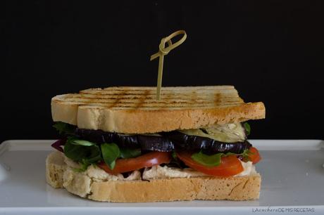 Un sandwich diferente- hummus y berenjenas