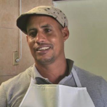 Cubanos varados en México abren negocio de comida criolla