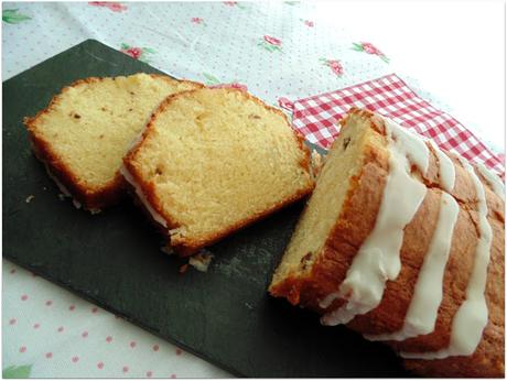 Pastel clásico de limón y nueces