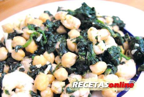 Garbanzos con espinacas y gambas - Recetas  de cocina RECETAonline
