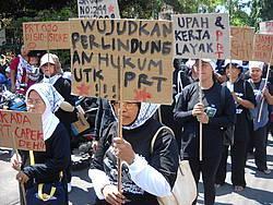 Manifestación de trabajadoras domésticas en Indonesia en febrero de 2010. © Rumpun Tjoek Nyak Dien Manifestación de trabajadoras domésticas en Indonesia en febrero de 2010. © Rumpun Tjoek Nyak Dien