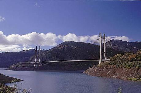 Puente de Barrios de Luna
