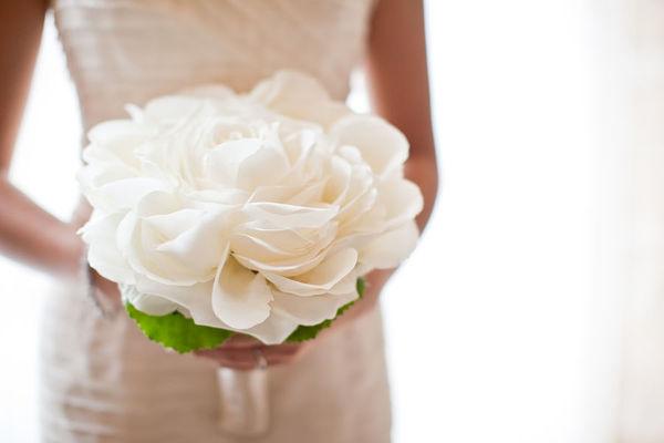 Una flor gigante como ramo de novia