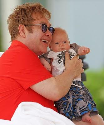Las primeras fotos de, Zacarías, el hijo de Elton John