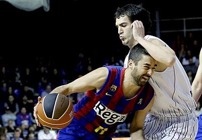 El Barça paraliza al Caja Laboral con un carrusel de triples (89-66)