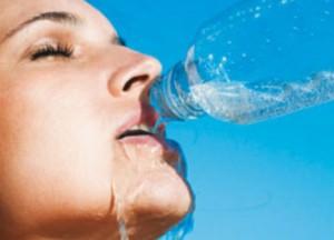 Beber Agua con el Estómago Vacío