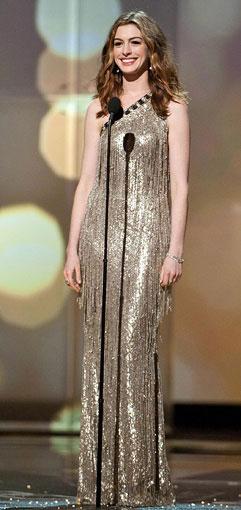 Anne Hathaway y sus 7 vestidos en los Oscars 2011