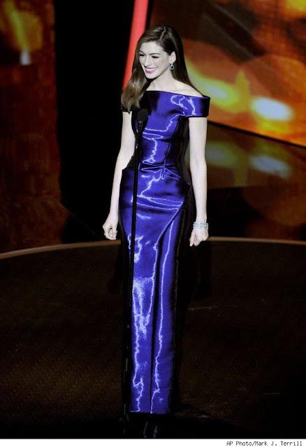 Los vestidos de Anne Hathaway en los Óscar