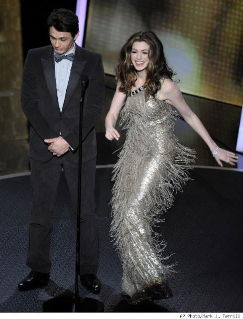 Los vestidos de Anne Hathaway en los Óscar