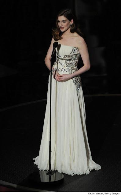 Los vestidos de Anne Hathaway en los Óscar
