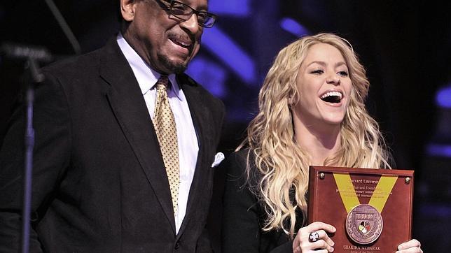Shakira galardonada por Harvard