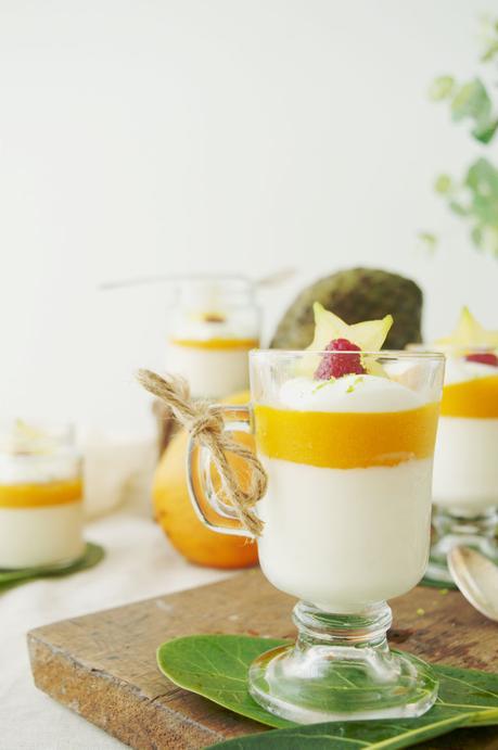 Pannacotta de guanábana con coulis de mango y yogurt, simplemente delicioso