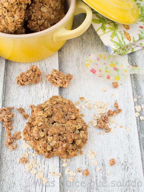 Galletas de avena, muesli de chocolate y aceite de oliva