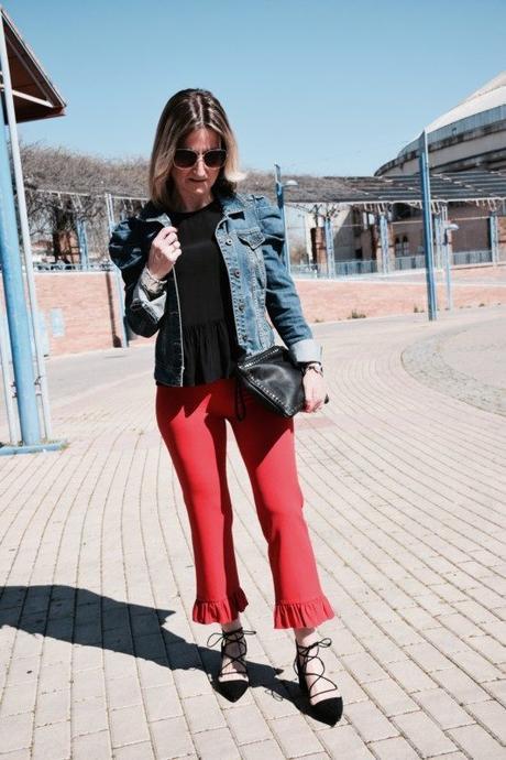 volantes-rojo-peplum-denim-zapatos-atados-look primavera