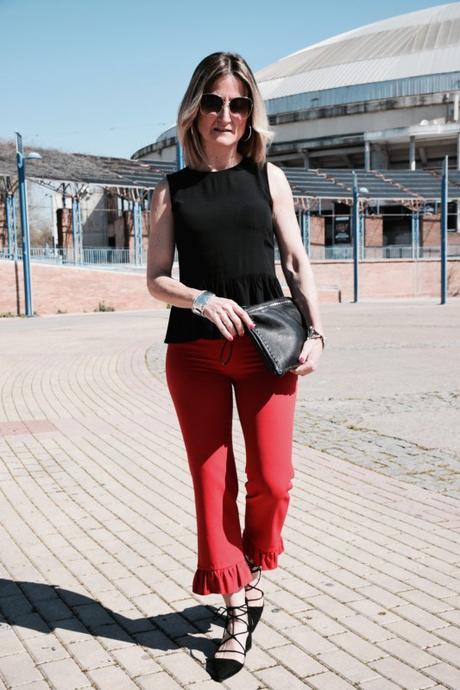 Volantes y a lo loco volantes-rojo-peplum-denim-zapatos-atados-look primavera