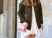 Vestido blanco sobrecamisa militar