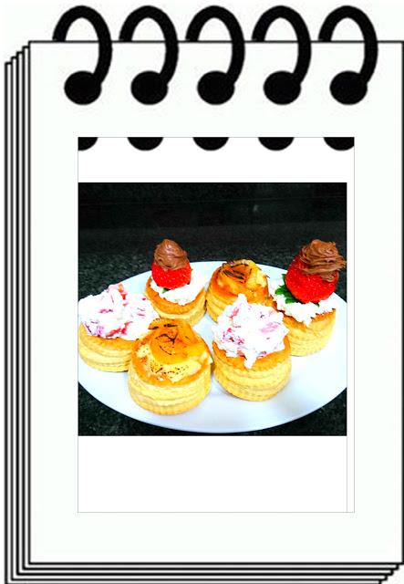 VOL -AU -VENS RELLENOS DE CREMA CATALANA CON MANZANA CARAMELIZADA Y VOU-AU -VENT DE FRESAS CON NATA