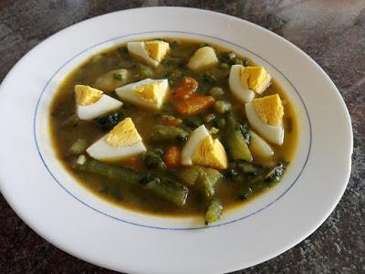 Borraja en guiso con huevo duro