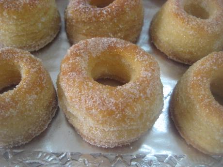 ROSQUILLAS DE HOJALDRE, MIEL Y AZÚCAR (DE CRISTALEIRO)