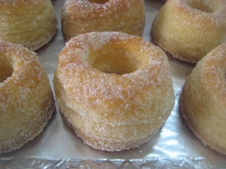 ROSQUILLAS DE HOJALDRE, MIEL Y AZÚCAR (DE CRISTALEIRO)