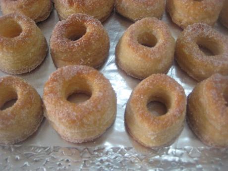 ROSQUILLAS DE HOJALDRE, MIEL Y AZÚCAR (DE CRISTALEIRO)
