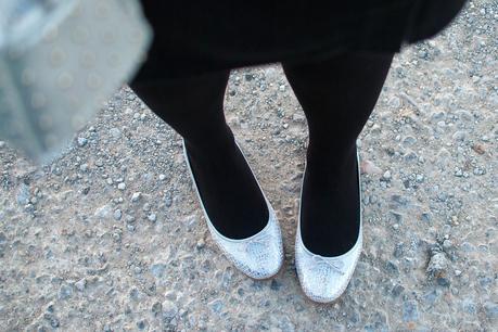 Black & flowers for the night Black & flowers for the night