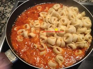 TORTELLINIS DE CARNE CON SALSA DE ATÚN