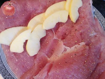 Pechuga de pavo con relleno de pistachos, queso de cabra y manzana