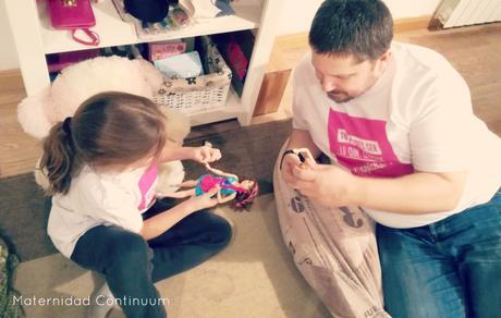 Los papás también juegan con muñecas Los papás también juegan con muñecas