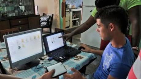 Comenzó en Cuba programa de internet en los hogares