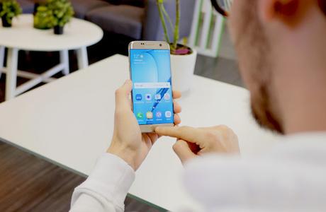 Samsung presenta Bixby, su asistente virtual para vencer a Apple y Google