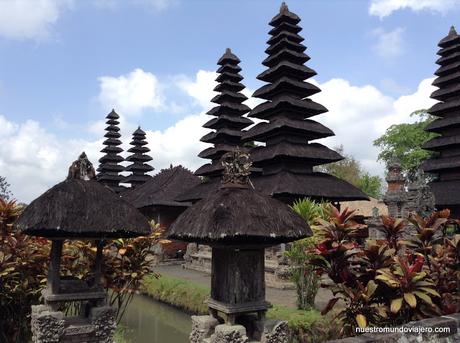 Bali; el famoso templo Ulun Danu Batur y los arrozales de Jatiluwih