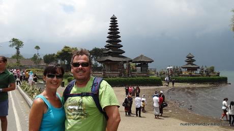 Bali; el famoso templo Ulun Danu Batur y los arrozales de Jatiluwih