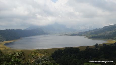 Bali; el famoso templo Ulun Danu Batur y los arrozales de Jatiluwih