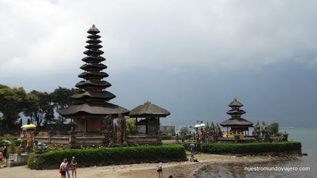 Bali; el famoso templo Ulun Danu Batur y los arrozales de Jatiluwih