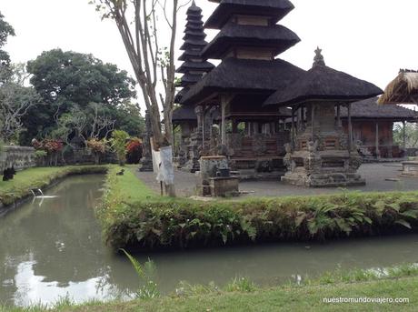 Bali; el famoso templo Ulun Danu Batur y los arrozales de Jatiluwih