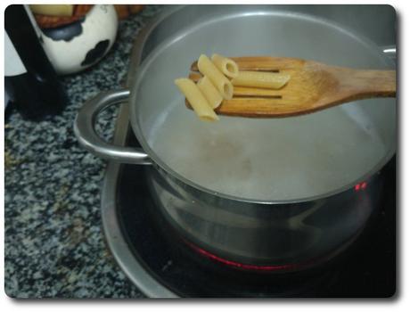 Macarrones con tomate para una persona sola