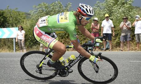 Trazar curvas en descenso con la bicicleta de carretera